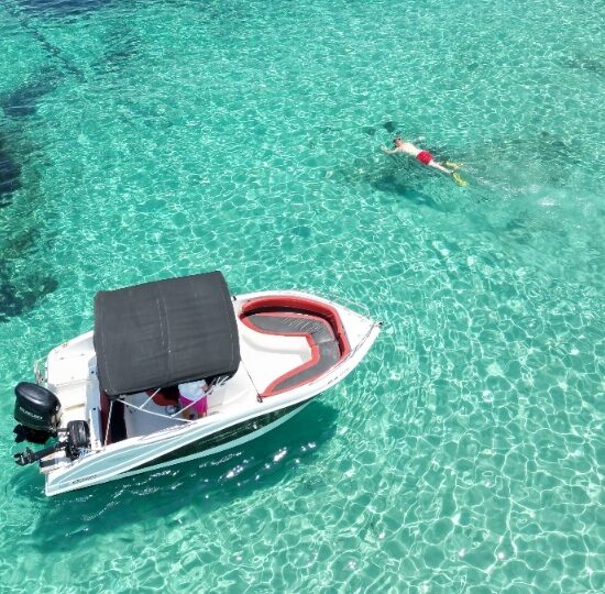 Barca skipper Zante boat rental Laganas