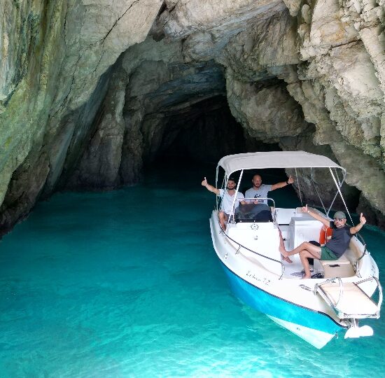 Noleggio Barca Grotte Blu Blue Caves boat rental
